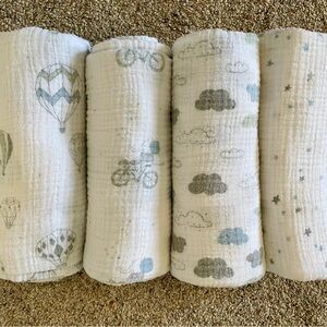 aden + anais White Muslin Swaddle Blankets
